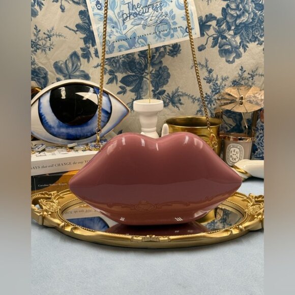 🆕 LULU GUINNESS 🧿 NWOT Antique Rose Iconic Lips Perspex Clutch on a Chain Bag - Picture 6 of 16